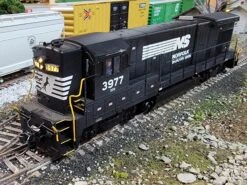 Atlas 8193 HO Scale GE B23-7 Norfolk Southern NS 3977 With DCC & QSI Sound - USED