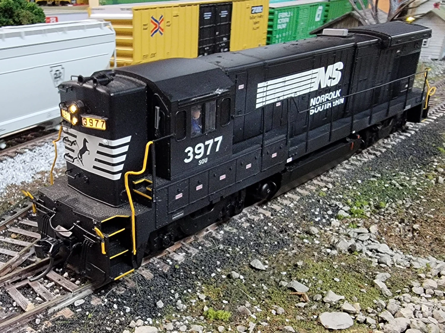 Atlas 8193 HO Scale GE B23-7 Norfolk Southern NS 3977 With DCC & QSI Sound - USED