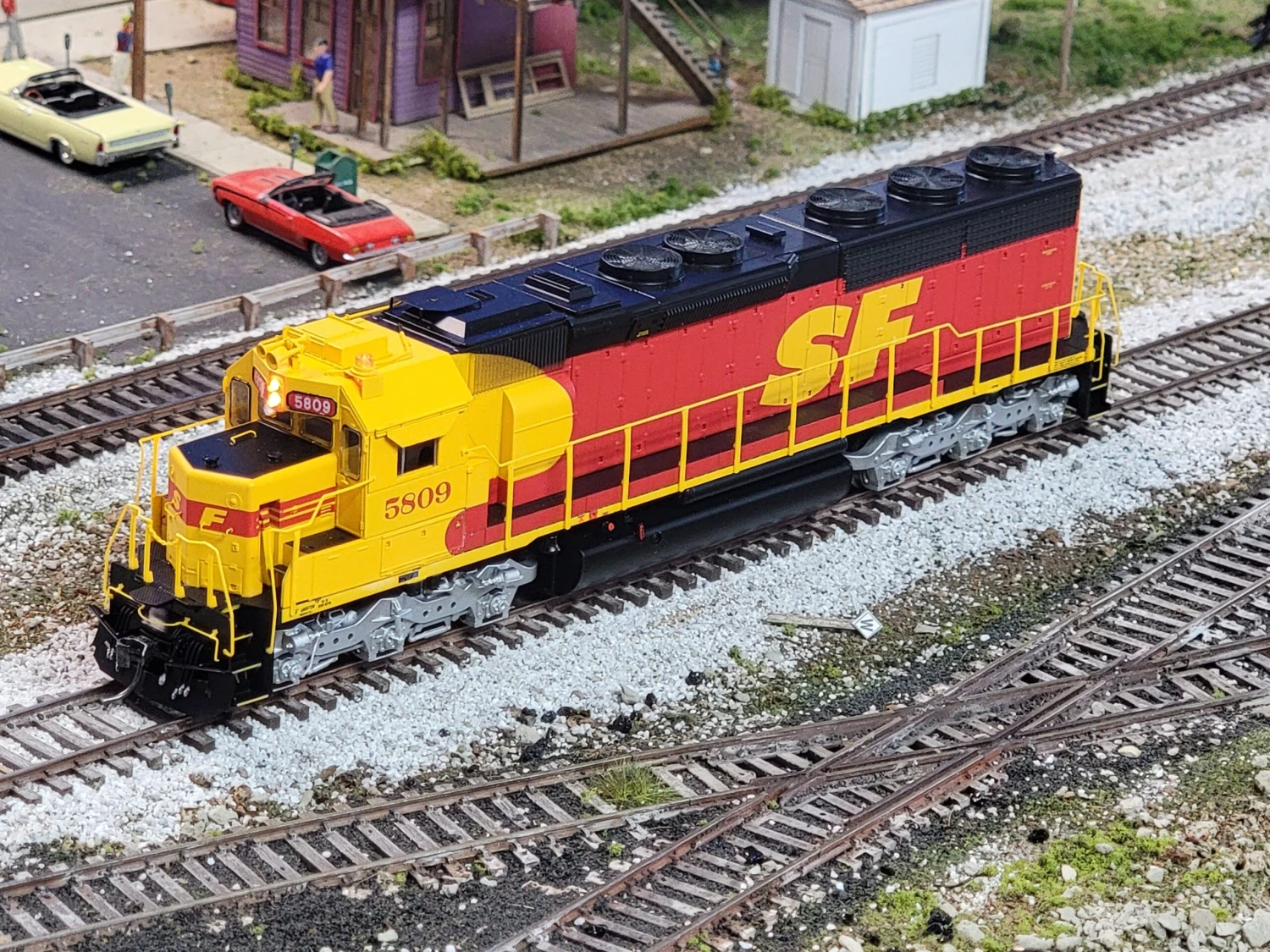 Athearn Genesis G67227 HO Scale EMD SD45-2 Santa Fe "Kodachrome" ATSF 5809 With DCC & Sound - USED