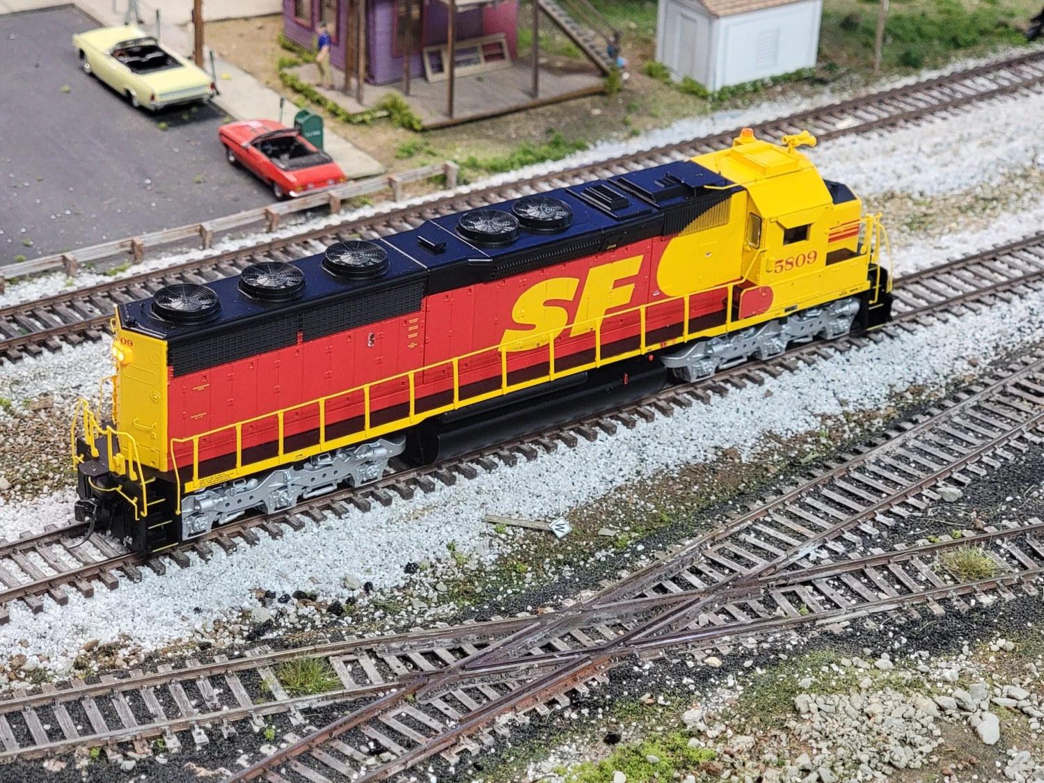 Athearn Genesis G67227 HO Scale EMD SD45-2 Santa Fe "Kodachrome" ATSF 5809 With DCC & Sound - USED - Image 2