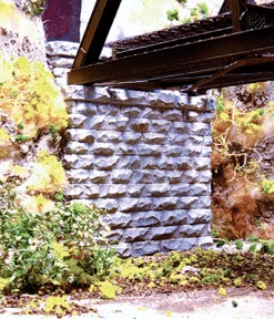 Chooch 8440 HO Scale Single Cut Stone Bridge Abutment