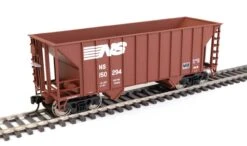 Walthers MainLine 910-56613 100 Ton 2 Bay Hopper Norfolk Southern NS 150294